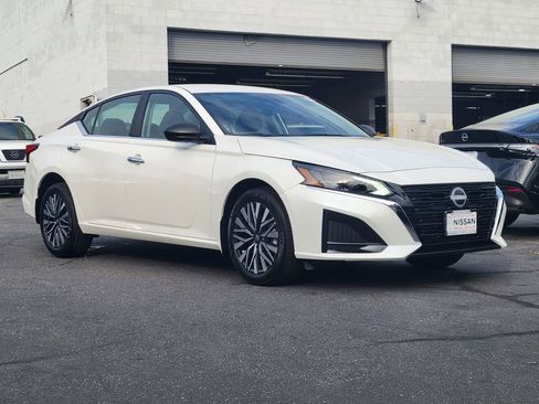 New 2025 Nissan Altima 2.5 SV image 14