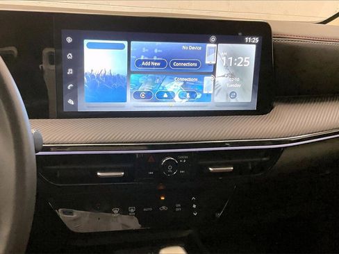 Certified 2025 Nissan Kicks SR image 5