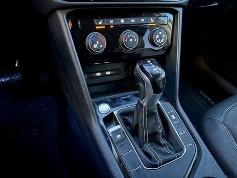 Used 2023 Volkswagen Taos SE w/ Black Wheel Package image 25