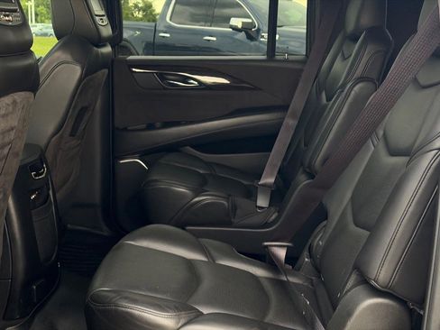 Used 2016 Cadillac Escalade ESV Platinum AWD/4WD image 10