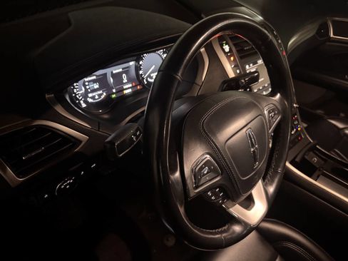 Used 2017 Lincoln MKZ Premiere image 19