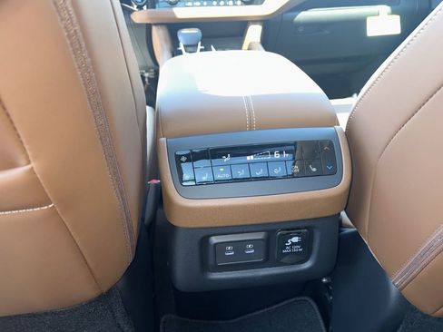 New 2026 Nissan Pathfinder Platinum image 23