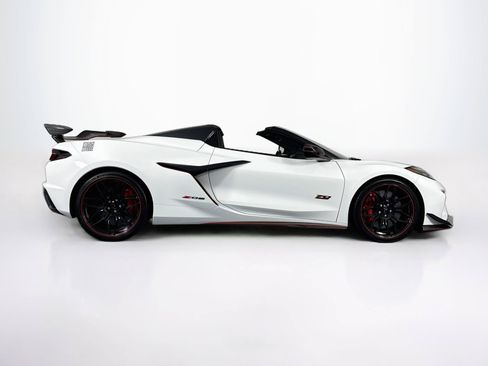 Used 2025 Chevrolet Corvette Z06 w/ Z07 Performance Package RWD image 10