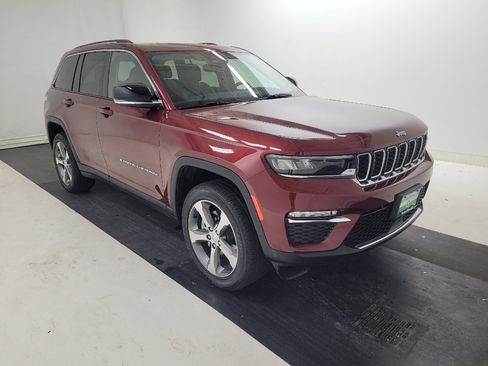 Used 2023 Jeep Grand Cherokee 4WD 4xe image 13