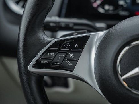 Certified 2025 Mercedes-Benz GLB 250 4MATIC image 28