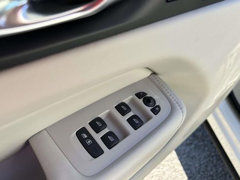 Certified 2023 Volvo XC60 B5 Plus w/ Climate Package image 21