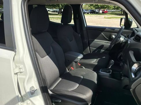 Used 2023 Jeep Renegade Latitude AWD/4WD image 38