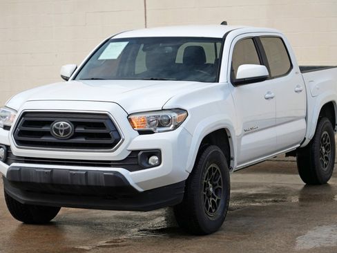 Used 2021 Toyota Tacoma SR5 RWD image 40