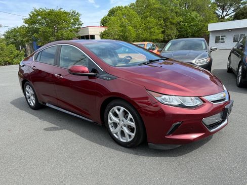 Used 2017 Chevrolet Volt Premier w/ Driver Confidence II Package image 3