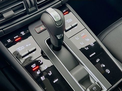 New 2026 Porsche Macan image 18