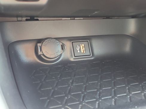 Used 2025 Toyota RAV4 XLE AWD/4WD image 28