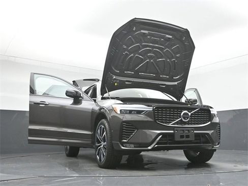 Used 2025 Volvo XC60 B5 Plus image 52