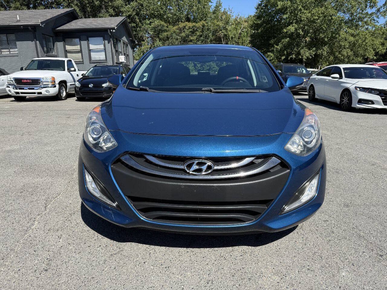 Used 2015 Hyundai Elantra GT w/ Option Group 02 FWD image 2