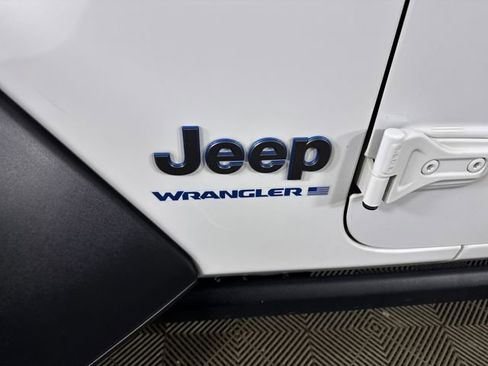 Used 2023 Jeep Wrangler Unlimited w/ Sun & Screen Package image 10