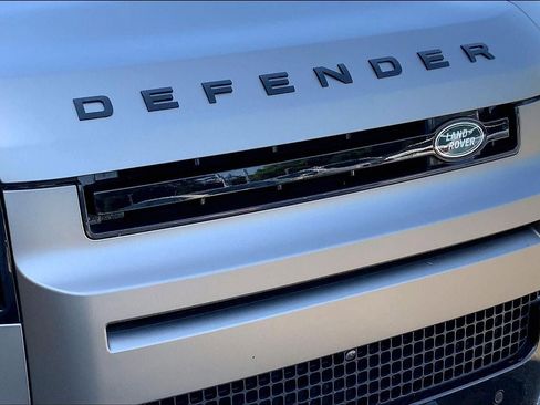 Used 2025 Land Rover Defender 110 X-Dynamic SE AWD/4WD image 29