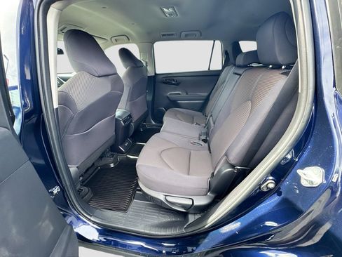 Used 2023 Toyota Highlander LE FWD image 23