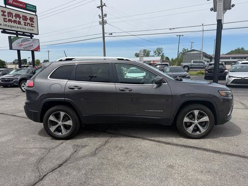 Used 2019 Jeep Cherokee Limited w/ Luxury Group AWD/4WD image 5