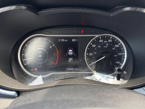 Used 2025 Nissan Versa SV FWD image 37