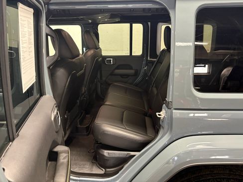 Used 2024 Jeep Wrangler Unlimited Sahara w/ Technology Group AWD/4WD image 10