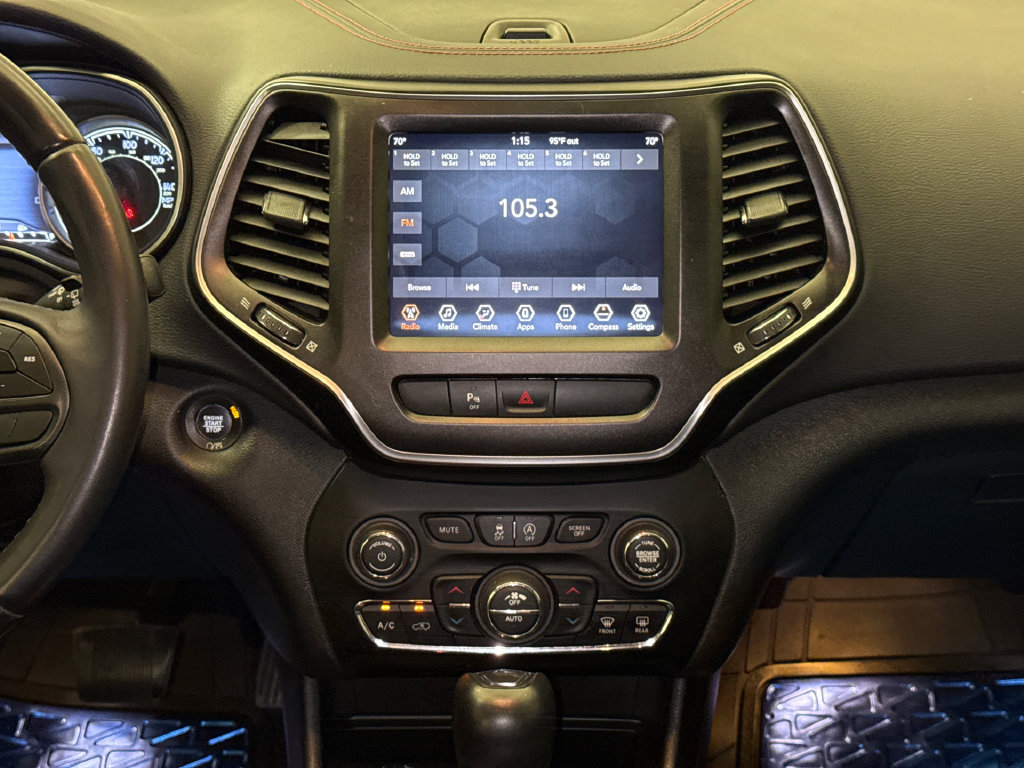 Used 2020 Jeep Grand Cherokee Altitude AWD/4WD image 16