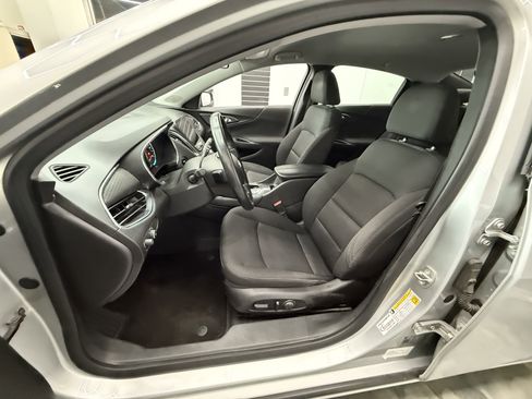 Used 2018 Chevrolet Malibu LT image 11