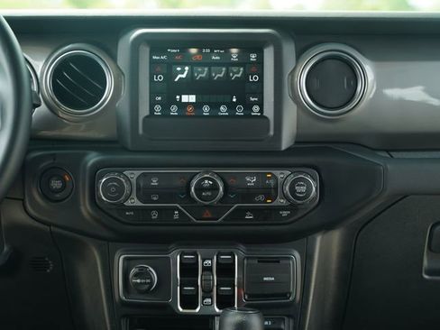 Used 2021 Jeep Wrangler Unlimited Sahara w/ LED Lighting Group AWD/4WD image 29