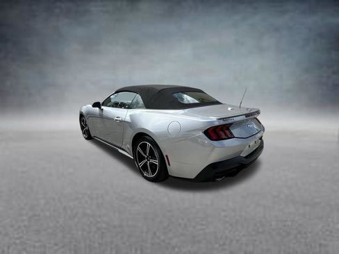Used 2025 Ford Mustang Premium RWD image 5