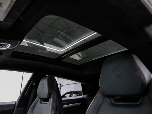 Used 2020 Lamborghini Urus image 35
