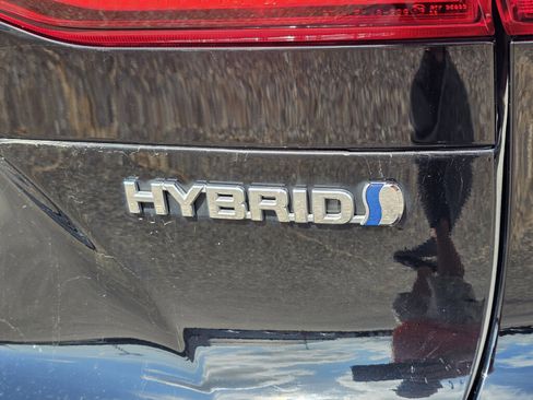 Used 2021 Toyota Venza LE AWD/4WD image 10
