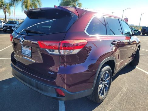 Used 2019 Toyota Highlander XLE image 4