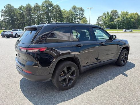 Used 2023 Jeep Grand Cherokee Altitude AWD/4WD image 10