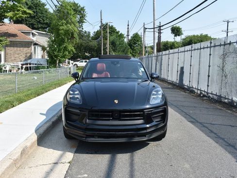 Used 2024 Porsche Macan Turbo AWD/4WD image 2