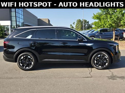 Used 2025 Kia Sorento S w/ Panoramic Sunroof Package FWD image 8