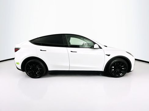 Used 2023 Tesla Model Y Long Range image 10
