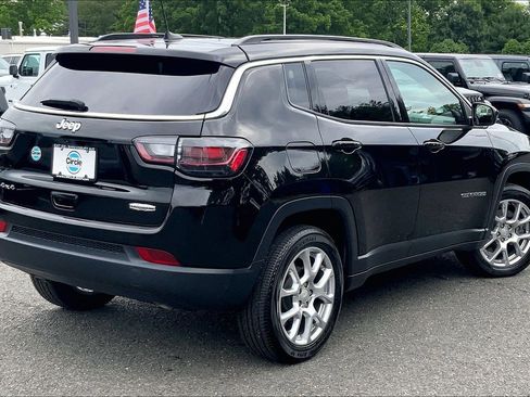 Certified 2023 Jeep Compass Latitude w/ Sun and Sound Group AWD/4WD image 12