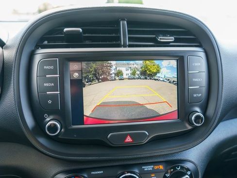 Used 2023 Kia Soul LX image 27