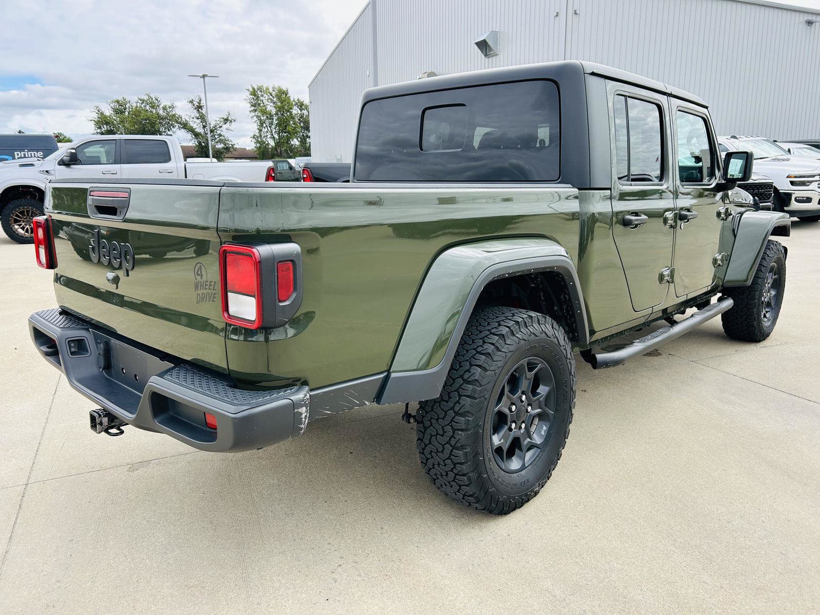 Used 2023 Jeep Gladiator Sport AWD/4WD image 33