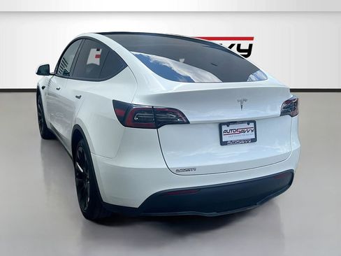 Used 2025 Tesla Model Y Long Range RWD image 5