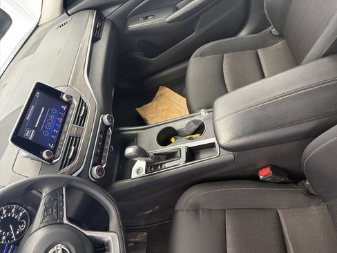 Used 2025 Nissan Altima 2.5 SV image 12