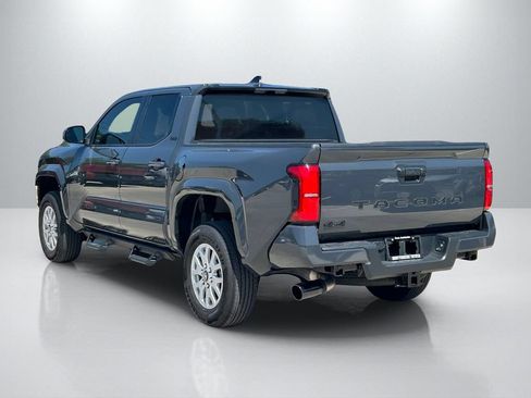 Certified 2025 Toyota Tacoma SR5 AWD/4WD image 7