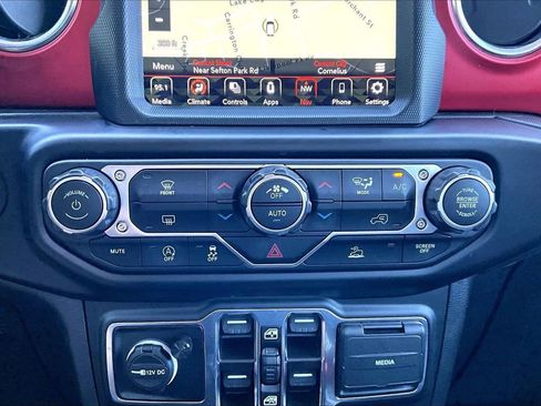 Used 2022 Jeep Gladiator Rubicon w/ LED Lighting Group AWD/4WD image 18