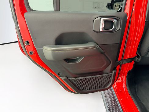 Used 2025 Jeep Wrangler Unlimited Sahara AWD/4WD image 26