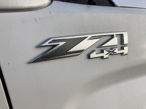 Used 2018 GMC Sierra 1500 SLE w/ SLE Value Package AWD/4WD image 9