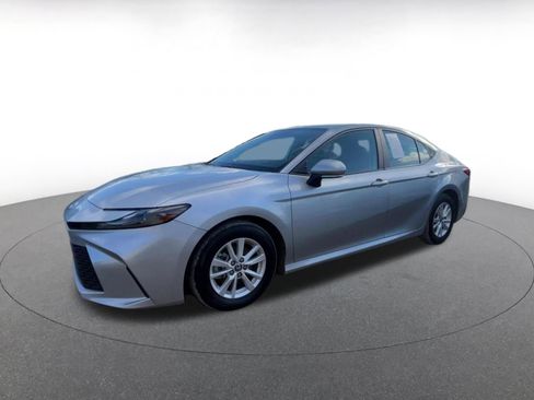 Used 2025 Toyota Camry LE image 8