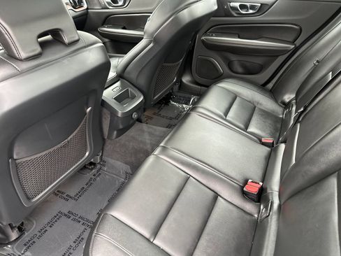 Used 2021 Volvo S60 T5 Momentum w/ Advanced Package image 12