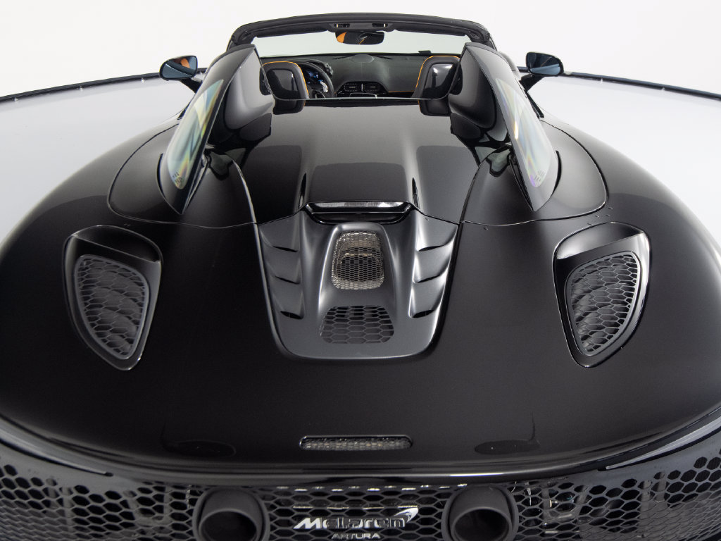 Used 2025 McLaren Artura Spider RWD image 41