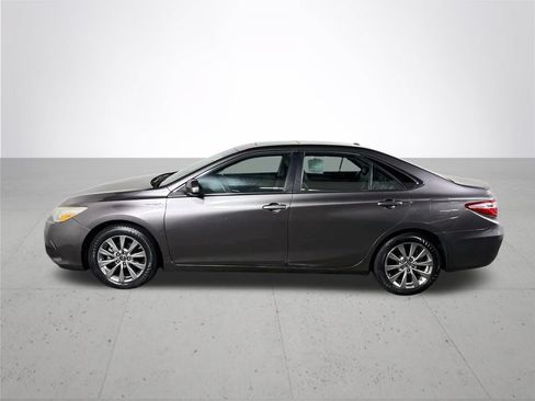 Used 2015 Toyota Camry XLE w/ Moonroof Package FWD image 9