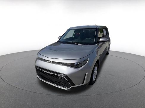 Used 2025 Kia Soul LX w/ LX Technology Package FWD image 7