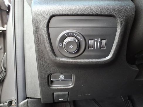 New 2025 Jeep Grand Cherokee L Limited w/ Black Appearance Package image 16