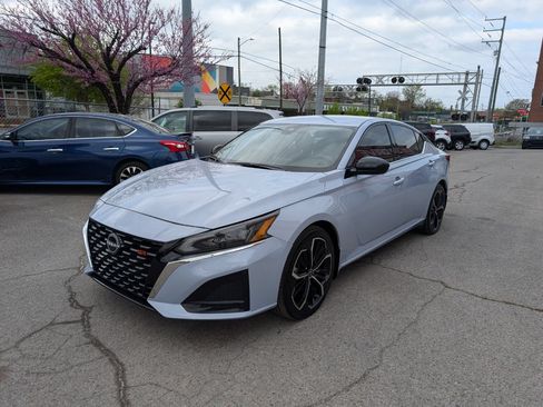 Used 2024 Nissan Altima 2.5 SR FWD image 3